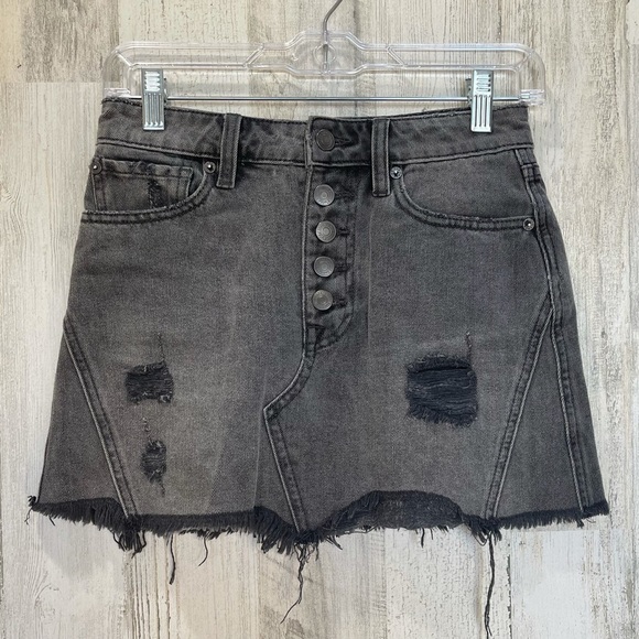 Free People We The Free Faded Black Distressed Button Fly Denim Skirt Size 24 - Picture 2 of 9